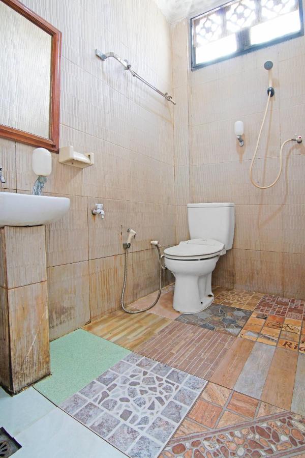 Oyo 91510 Homestay Utama Syariah Pakanbaru Exteriör bild