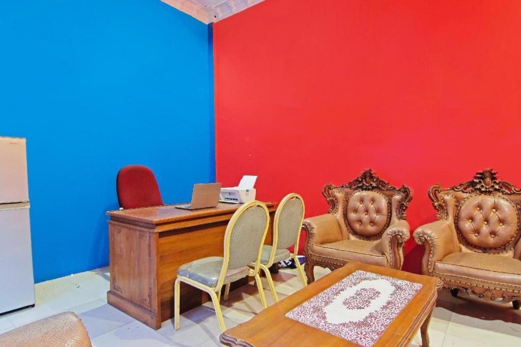 Oyo 91510 Homestay Utama Syariah Pakanbaru Exteriör bild